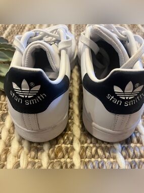 Stan Smith Adidas Women’s 7.5 Sneakers Shoes White Navy Blue Worn Once